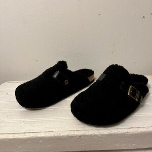 Black shearling slipper/clogs